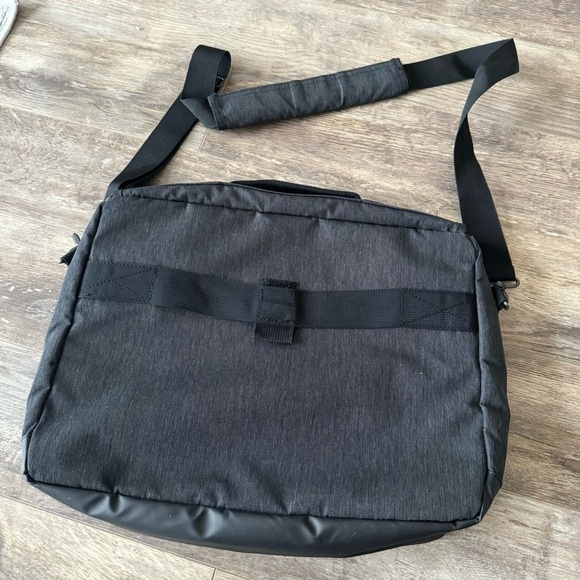 Like New! Samsonite Messenger Travel Laptop Bag - Picture 5 of 9